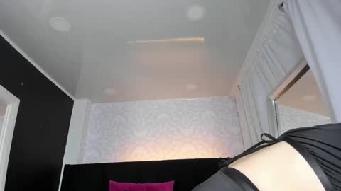 FLORA online show from March 15, 2026, 9:04 am