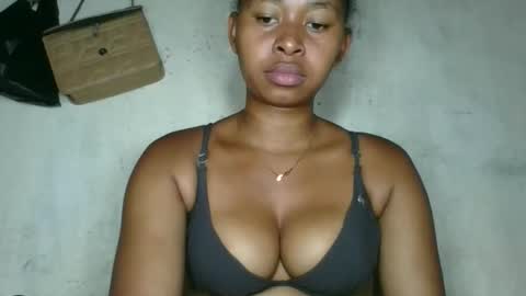 florencia011 online show from November 11, 2025, 9:42 am