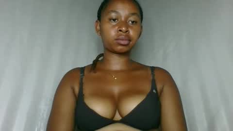 florencia011 online show from December 15, 2025, 10:52 am