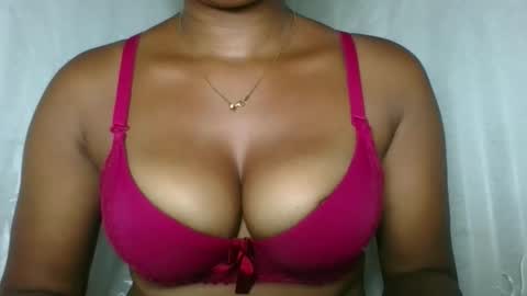 florencia011 online show from December 16, 2025, 4:23 pm