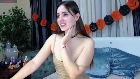 Snapshot of flouvet chatting on October 31, 2025, 10:38 am Flouvet online show from October 31, 2025, 10:38 am