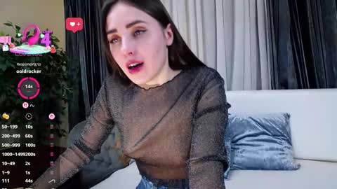 Snapshot of flouvet chatting on November 15, 2025, 10:04 pm Flouvet online show from November 15, 2025, 10:04 pm