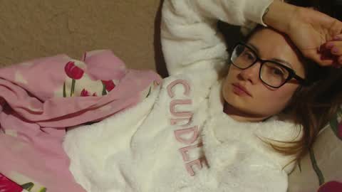 say meow and send tip  online show from December 14, 2024, 2:45 am