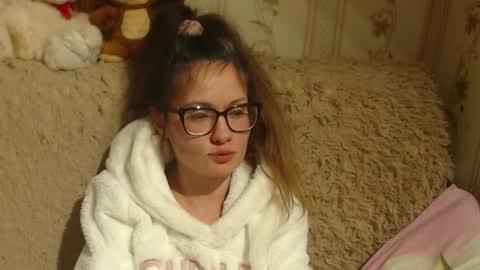 say meow and send tip  online show from December 15, 2024, 9:42 pm