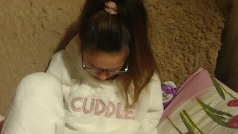 say meow and send tip  online show from December 16, 2024, 2:25 am