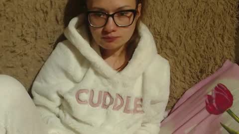 say meow and send tip  online show from December 23, 2024, 7:20 pm