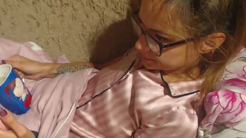 say meow and send tip  online show from September 9, 2025, 11:15 pm