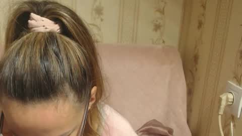 say meow and send tip  online show from October 18, 2025, 9:10 am