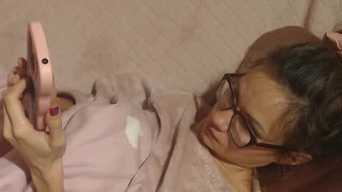 say meow and send tip  online show from November 21, 2025, 1:37 am