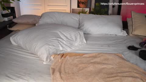 DARYA   online show from March 3, 2025, 6:26 am