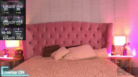 Mia online show from October 15, 2025, 12:11 am