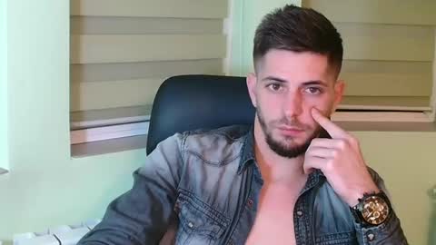 independent model online show from December 4, 2024, 6:50 pm