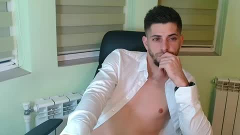 independent model online show from December 4, 2024, 9:57 pm