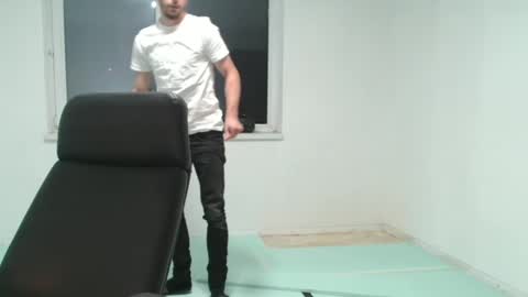 independent model online show from February 10, 2025, 8:00 pm