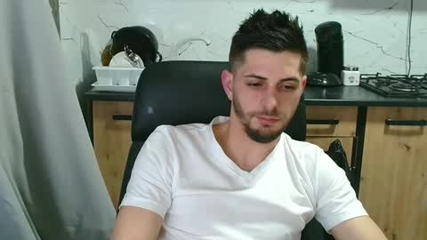 independent model online show from February 25, 2025, 7:58 pm