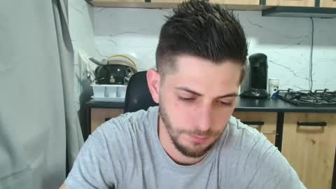 independent model online show from February 28, 2025, 10:50 pm