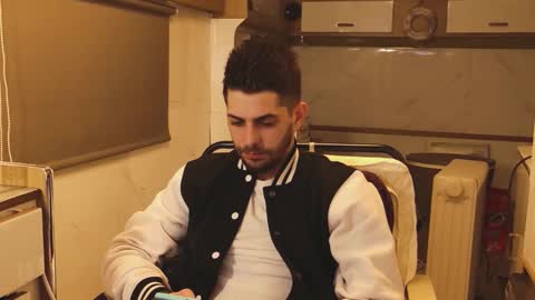 independent model online show from February 25, 2026, 5:11 pm