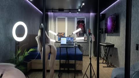 Karina and  online show from April 15, 2026, 10:33 am