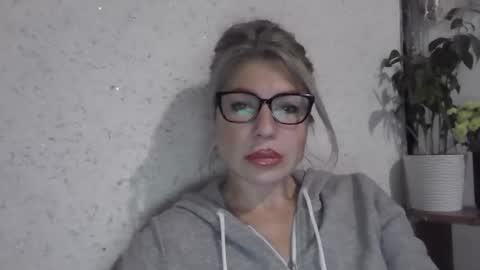 fox_red_lady7 online show from December 3, 2025, 11:52 am