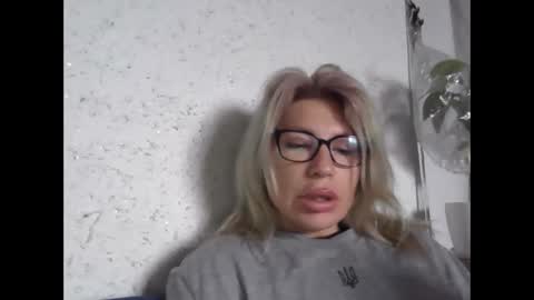 fox_red_lady7 online show from April 8, 2026, 7:41 am