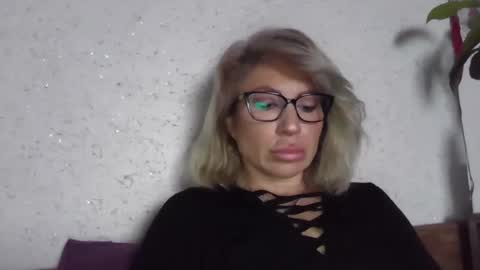 fox_red_lady7 online show from April 17, 2026, 7:44 am