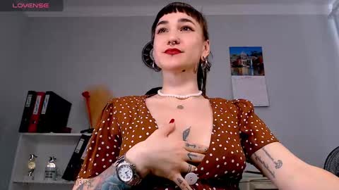 Snapshot of foxrinehelen chatting on March 3, 2025, 12:58 pm Helen - My streams are Monday - Friday at 8 AM NY time online show from March 3, 2025, 12:58 pm