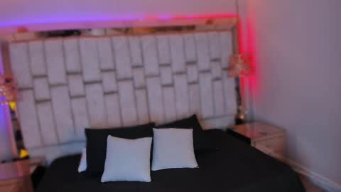 fox with 3 xs  online show from April 4, 2026, 8:06 pm