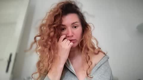 foxy_and_classy online show from April 27, 2026, 11:52 am