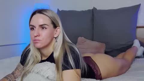 Foxy Kimmi online show from November 30, 2025, 7:12 am