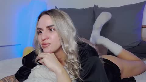 Foxy Kimmi online show from December 3, 2025, 7:05 am