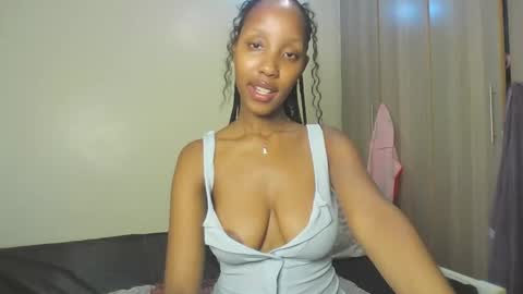 foxyatmidnite online show from May 18, 2026, 12:29 am