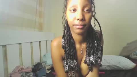 foxyatmidnite online show from May 18, 2026, 4:07 am
