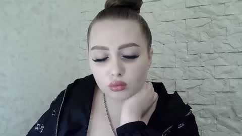 Snapshot of foxyflaree chatting on December 1, 2025, 6:24 pm Alice online show from December 1, 2025, 6:24 pm