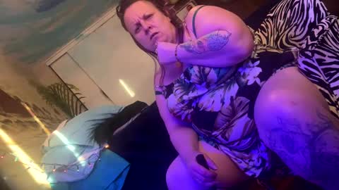 Snapshot of foxyladysback923 chatting on February 4, 2025, 12:51 am foxyladysback923 online show from February 4, 2025, 12:51 am