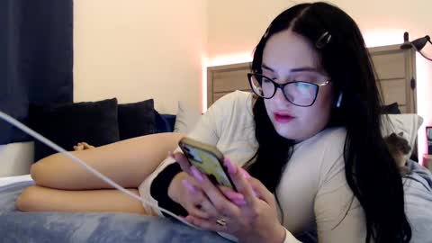 Snapshot of fragilemasochist chatting on December 16, 2024, 4:16 pm Angel online show from December 16, 2024, 4:16 pm