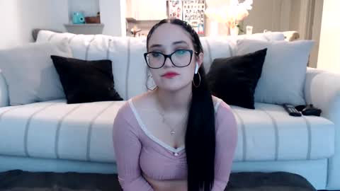 Snapshot of fragilemasochist chatting on January 3, 2025, 8:01 pm Angel online show from January 3, 2025, 8:01 pm