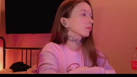 fran_bow online show from April 15, 2026, 7:58 pm