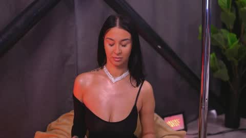 francescadante online show from March 25, 2026, 7:03 am