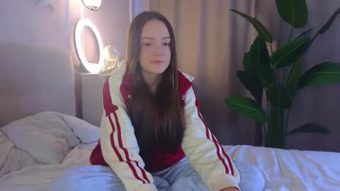 Snapshot of francessmason chatting on February 25, 2026, 7:51 am Marybrown eye Katy gray eye online show from February 25, 2026, 7:51 am