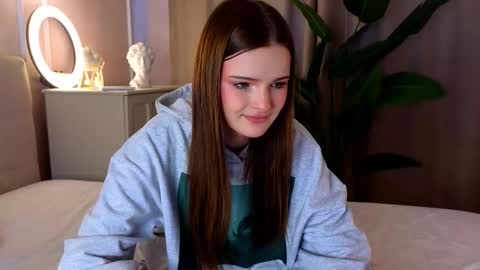 Snapshot of francessmason chatting on February 27, 2026, 7:52 am Marybrown eye Katy gray eye online show from February 27, 2026, 7:52 am