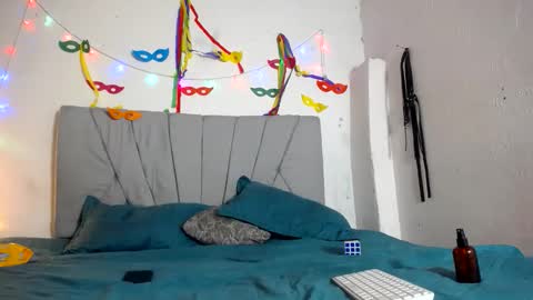 francihot4 online show from February 15, 2026, 4:53 am