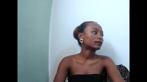 Snapshot of francine925426 chatting on May 31, 2026, 8:54 am francine925426 online show from May 31, 2026, 8:54 am