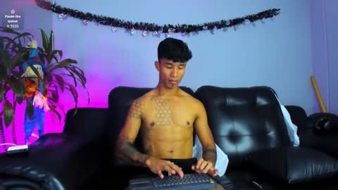 frank98_ online show from October 22, 2025, 7:46 pm