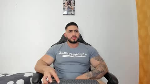 frank_foxx1 online show from November 4, 2025, 2:43 am