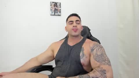 frank_foxx1 online show from February 4, 2026, 2:39 am