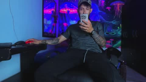 frankdanielsmolano online show from April 12, 2026, 4:39 am