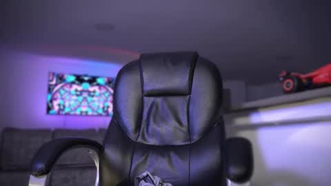 Frank Farrell. Hey remember to give me a thumbs up Ty online show from October 10, 2025, 8:24 am