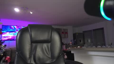 Frank Farrell. Hey remember to give me a thumbs up Ty online show from December 18, 2025, 3:56 am