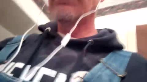 Famous Blue Eyes online show from April 7, 2026, 2:34 am