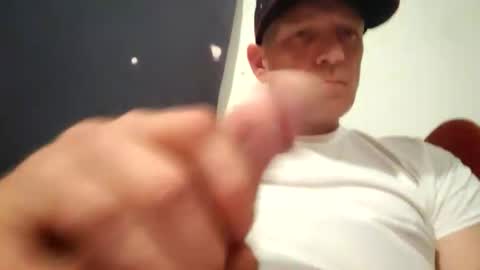 Snapshot of frankieblueeyes4u chatting on April 26, 2026, 4:32 am Famous Blue Eyes online show from April 26, 2026, 4:32 am